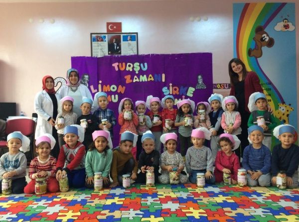 Gümüşova 75. Yıl İlkokulu Anasınıfı Öğrencileri Kışlık Turşu yaptılar!